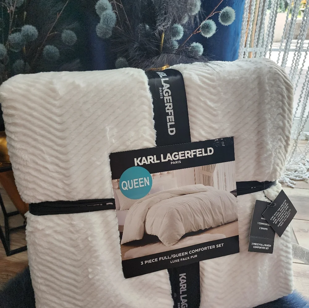 Karl Lagerfeld 3 piece Full/Queen Comforter Set White new